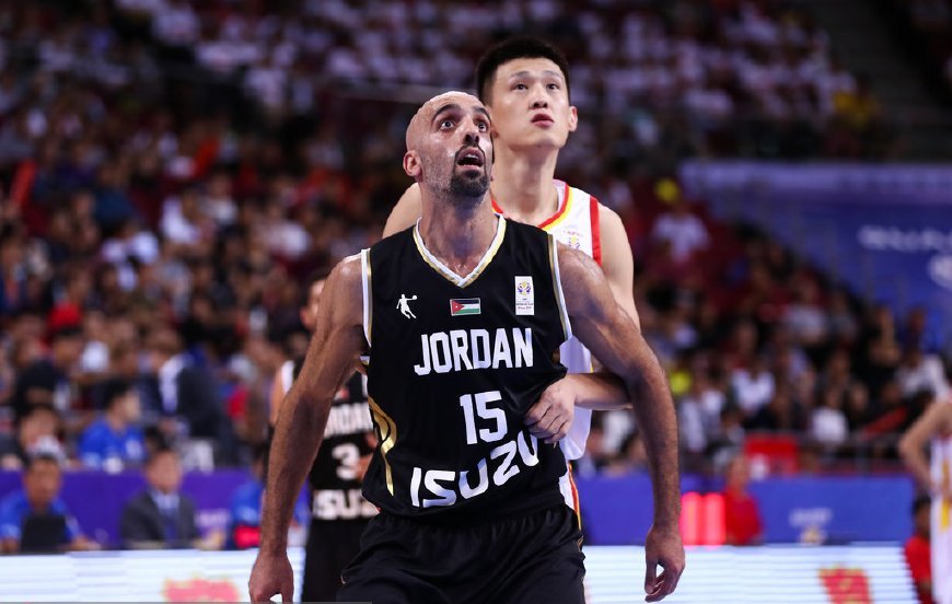终止3连败！中国男篮世预赛13分逆转约旦队，“中国库里”18分6人上双