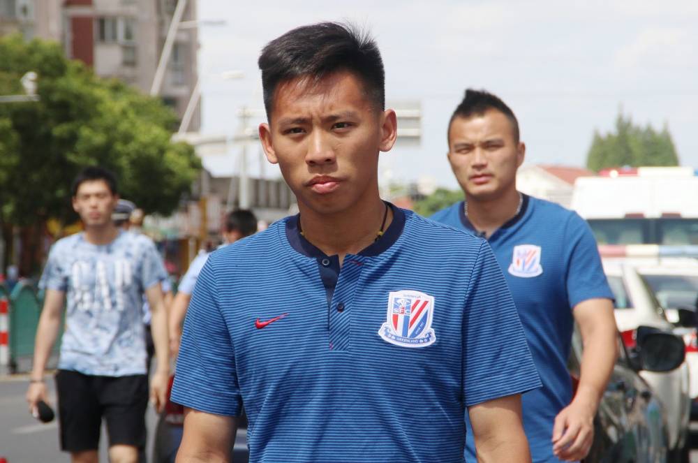 周俊辰禁赛一年多少钱（足协送出最严厉罚单：U19周俊辰外出吃饭被足协禁赛一年，太残酷）