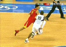 08年中国男篮最炸裂瞬间，孙悦大帽霍华德上榜，大郅不能说的痛