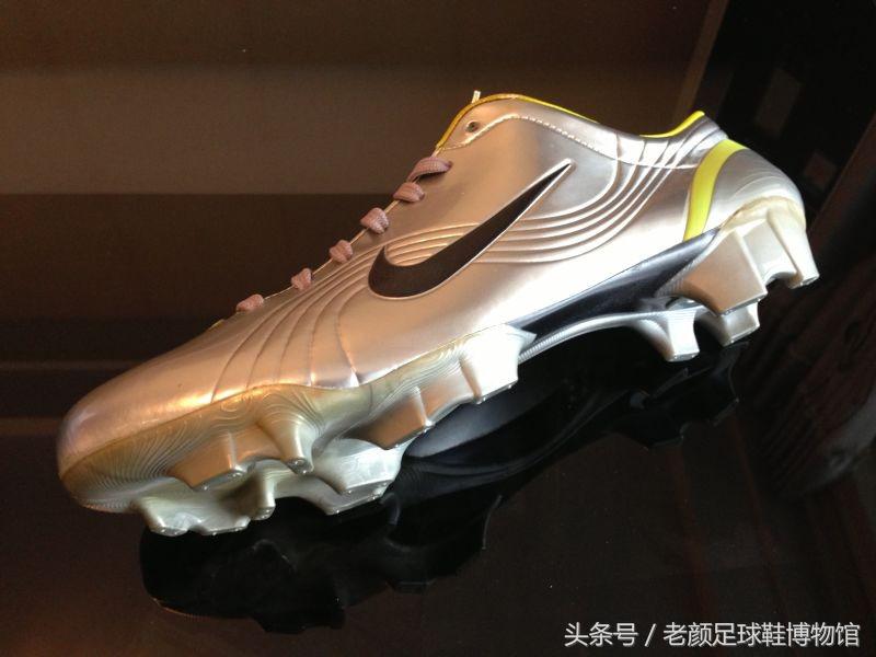 r9世界杯(r9生日快乐,敬外星人罗纳尔多微型足球装备文化展展品一览)