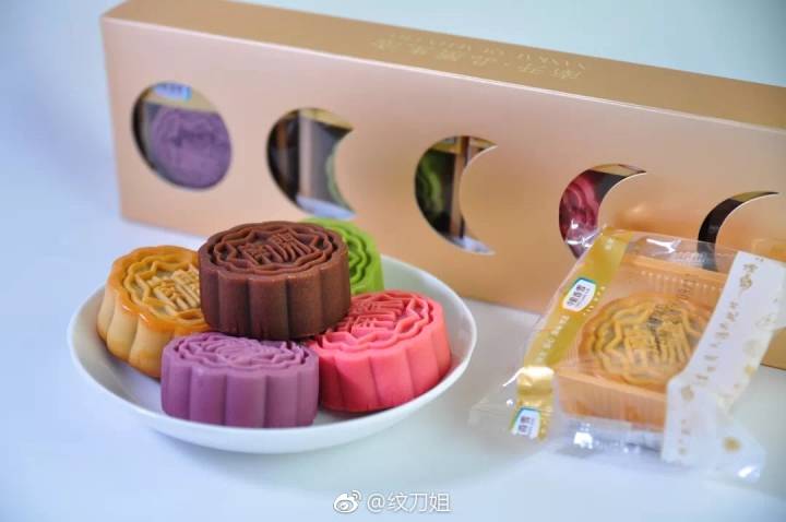 校训月饼、校徽月饼，各大高校纷纷推出个性月饼，学生太有福了！