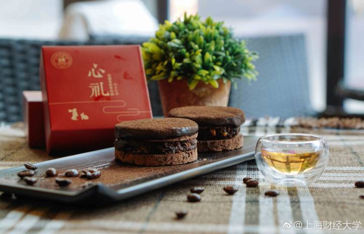 校训月饼、校徽月饼，各大高校纷纷推出个性月饼，学生太有福了！