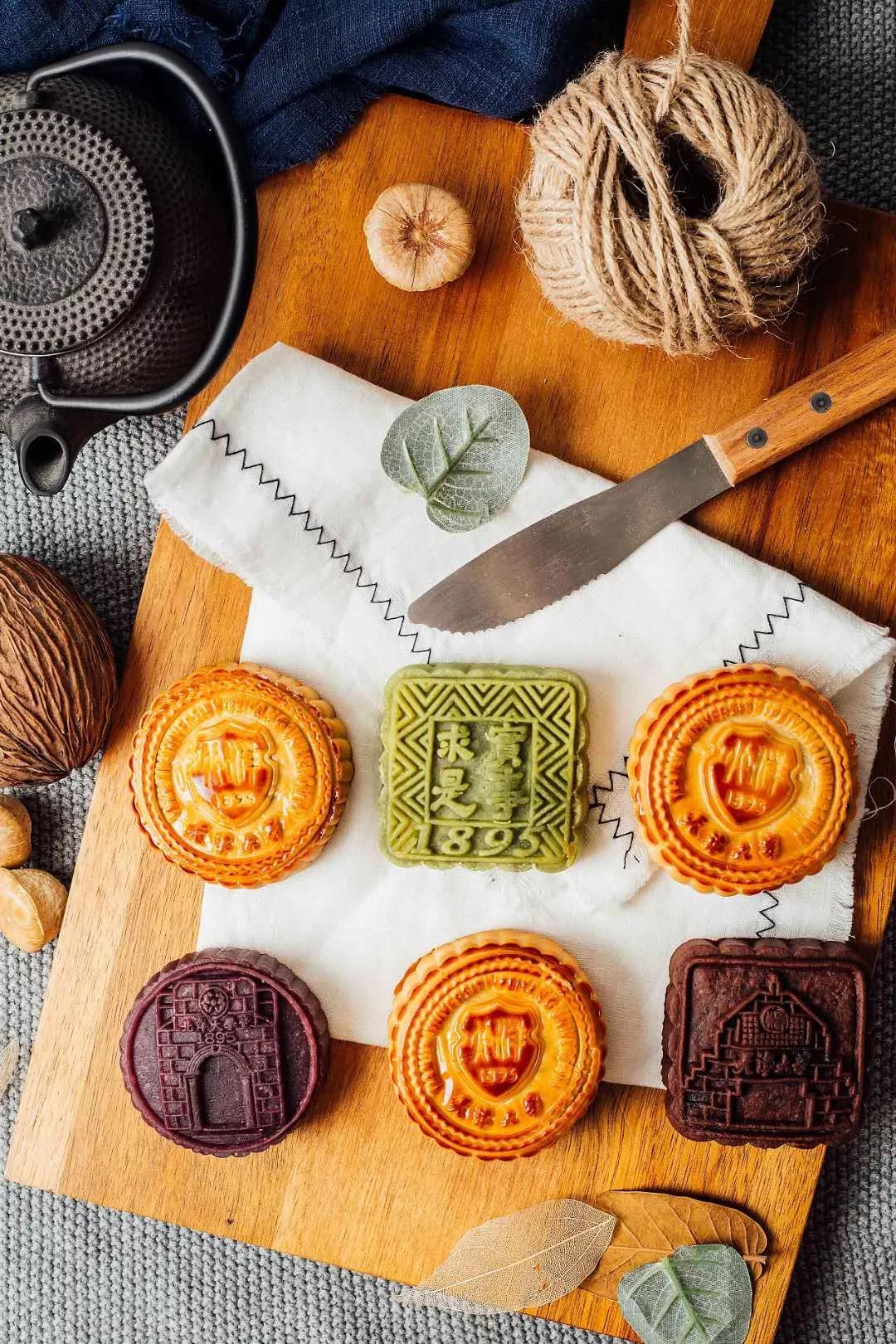 校训月饼、校徽月饼，各大高校纷纷推出个性月饼，学生太有福了！