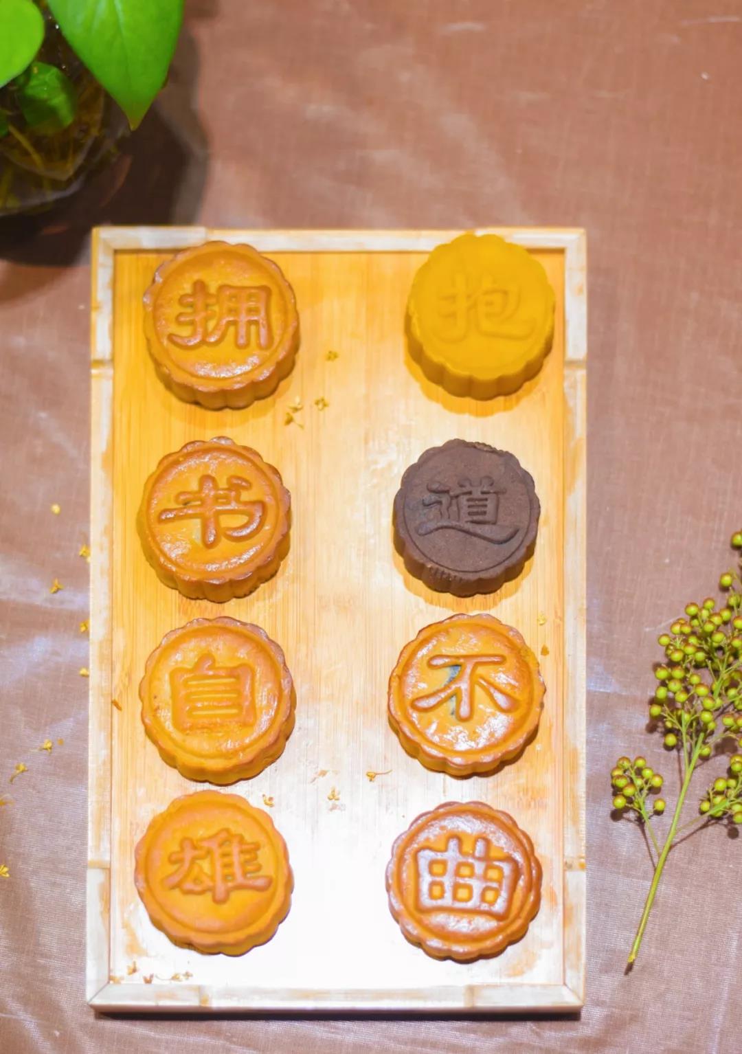 校训月饼、校徽月饼，各大高校纷纷推出个性月饼，学生太有福了！