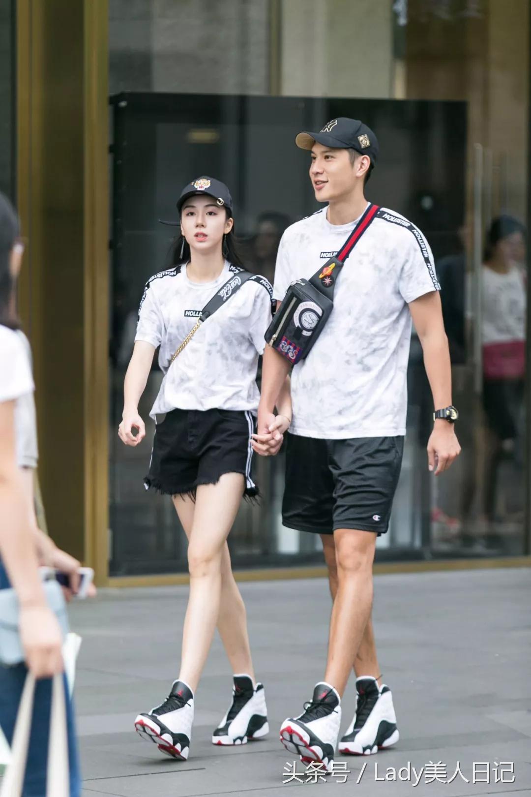 成都街拍情侣装合辑，情侣装搭配我学会了，男朋友是国家分配吗？