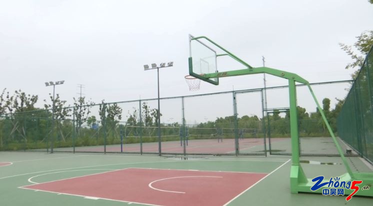 常州室内篮球场（常工院球场免费变收费 十块钱引来争议）-趣拿体育