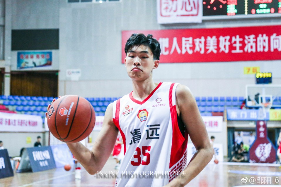 清华校花喜欢的nba球员有哪些(清华大学男篮迎来有史以来最好的新人，“清华杜兰特”传奇开启！)