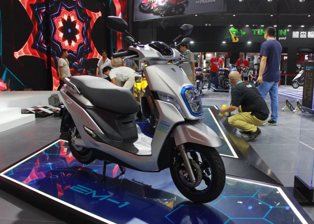 豪爵电动三轮车价格及图片(豪爵直列四缸大排量街车再次亮相) - 价格