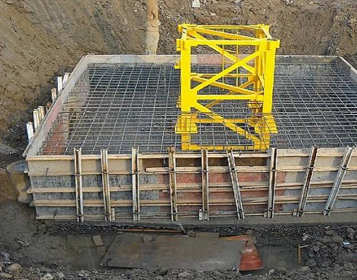 一,塔吊基础塔吊基础按基础图设置钢筋安装完成后向监理单位报验,监理