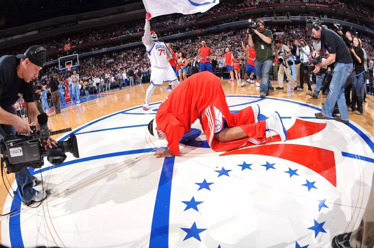 為什么艾弗森退出nba了（08年還是全明星球員，短短兩個賽季后無球可打，艾弗森的隕落）