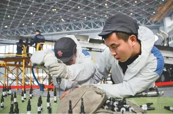 图说空港：飞机“换肤”