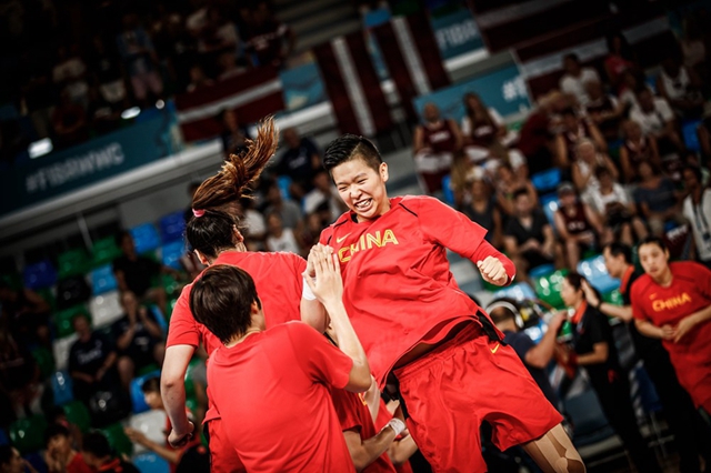 亚运会中国女篮最新比赛录像(惊险！中国女篮艰难战胜拉脱维亚队，终场2.4秒“准绝杀”对手！)