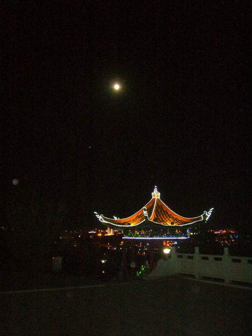 今年中秋的月亮将是“十五的月亮十六圆”