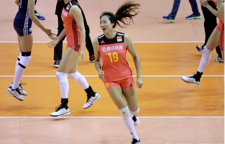 2016女排亞洲杯（女排二隊亞洲杯3-0橫掃日本奪冠！6屆賽事5封王霸氣 劉晏含榮譽MVP）