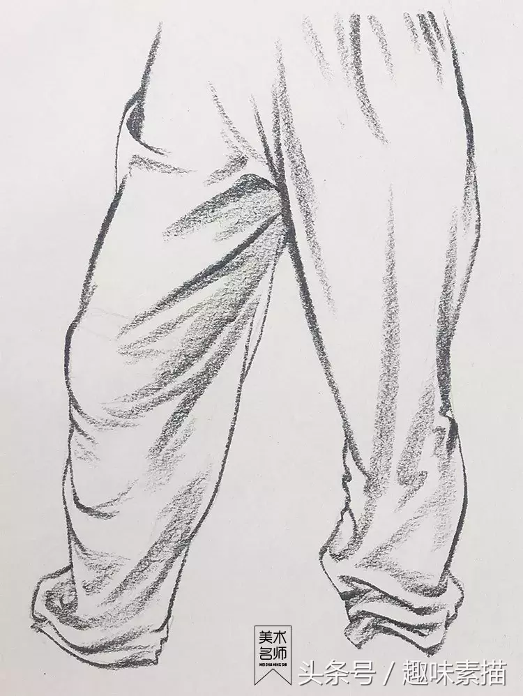 速写中衣服褶皱的画法速写中手,脚的画法速写中衣褶及动态速写作品