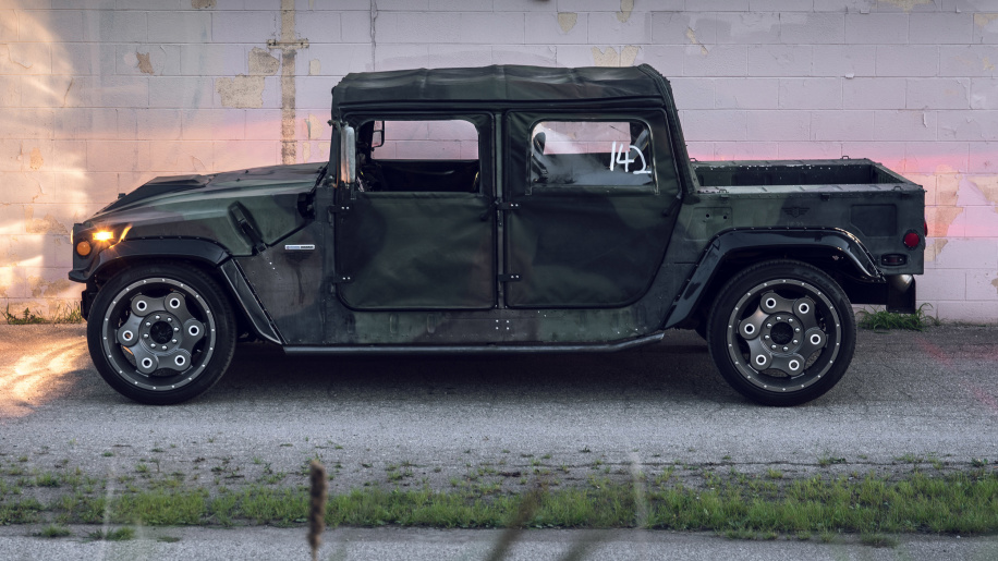 悍马被称为"hmmwv",是high mobility multipurpose wheeled vehicle的