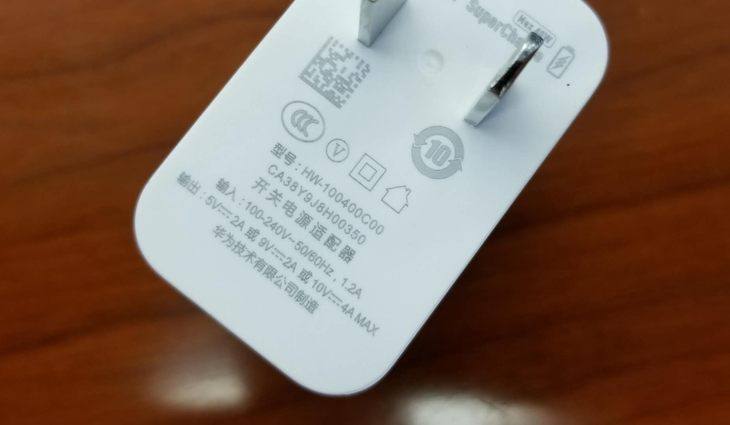 此前荣耀magic2已经被曝出了麒麟980芯片组,石墨烯技术电池,40w快充