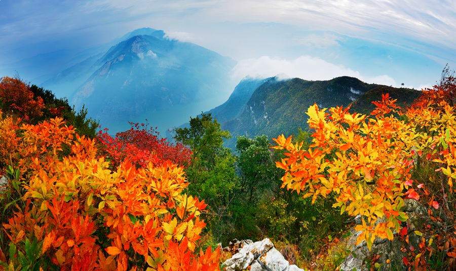 长江三峡的秋色，美的像一副山水画