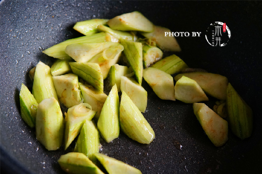 去饭店必点的“硬菜”，光听名字就解馋，比吃肉香多了！