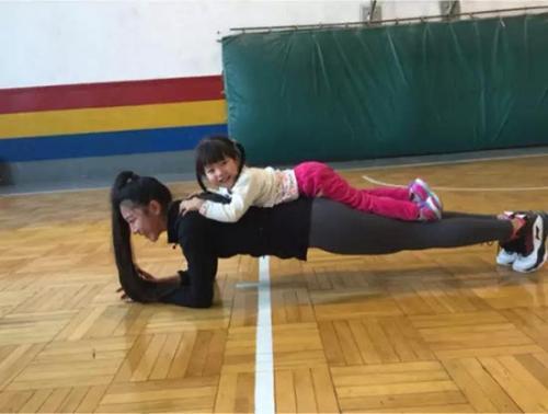 有些人其它部位并不胖，就是小腹突出且下垂，这是为啥？