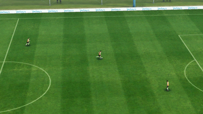 实况足球2013操作指南（《实况足球2013》假射真扣技巧教学）