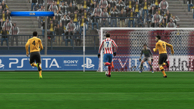 实况足球怎么控制射门方向（《实况足球2013》怎么控向射门 神技控向射门详细教学）