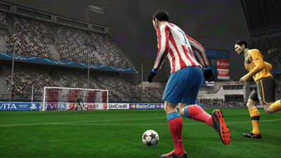 实况足球怎么控制射门方向（《实况足球2013》怎么控向射门 神技控向射门详细教学）