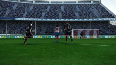 实况足球怎么控制射门方向（《实况足球2013》怎么控向射门 神技控向射门详细教学）