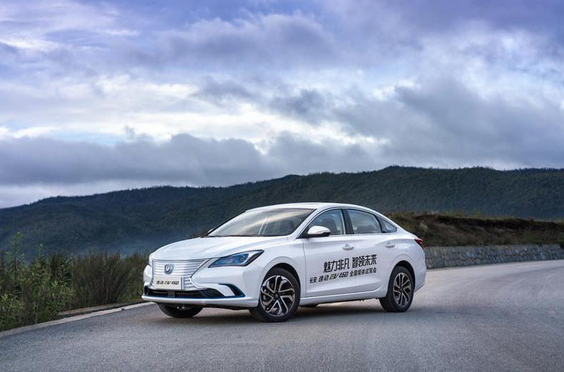 430km的综合续航为何“黯然失色”？行驶太优秀，试长安逸动EV460