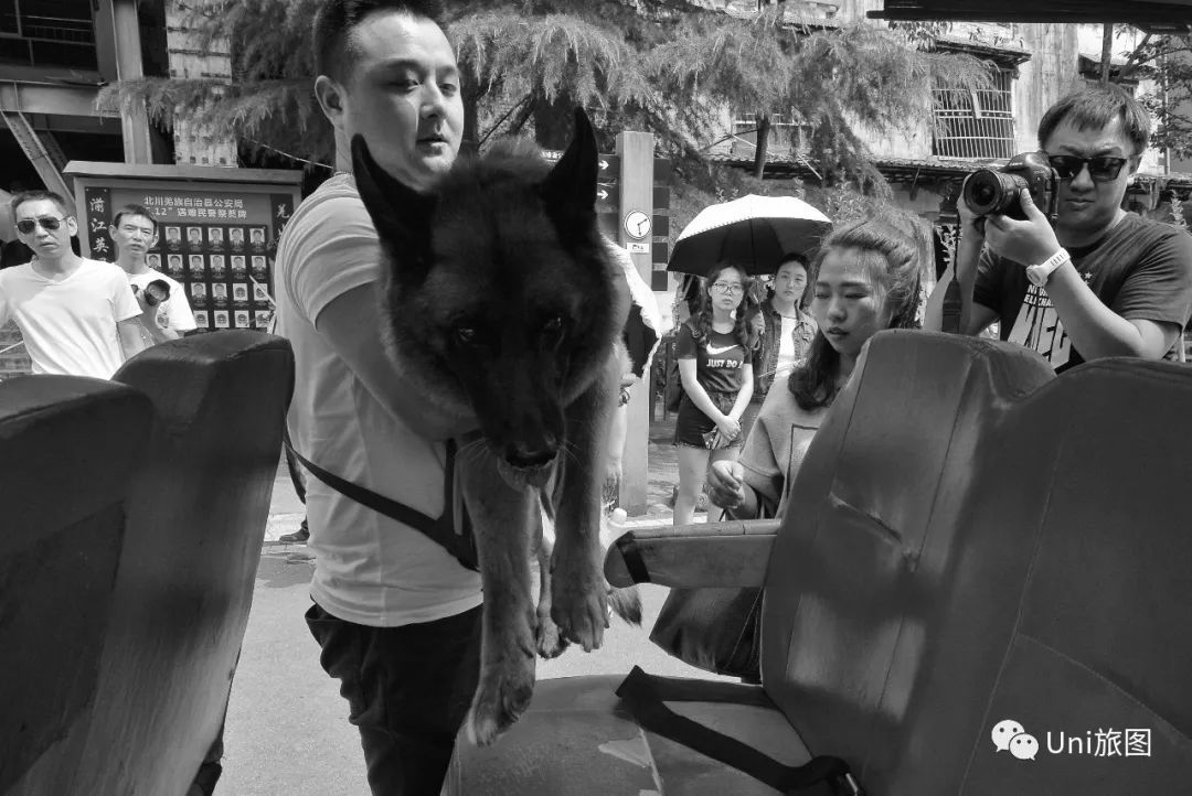 他2次摘得荷赛奖，究其一生将人的感情、命运融合在摄影中！