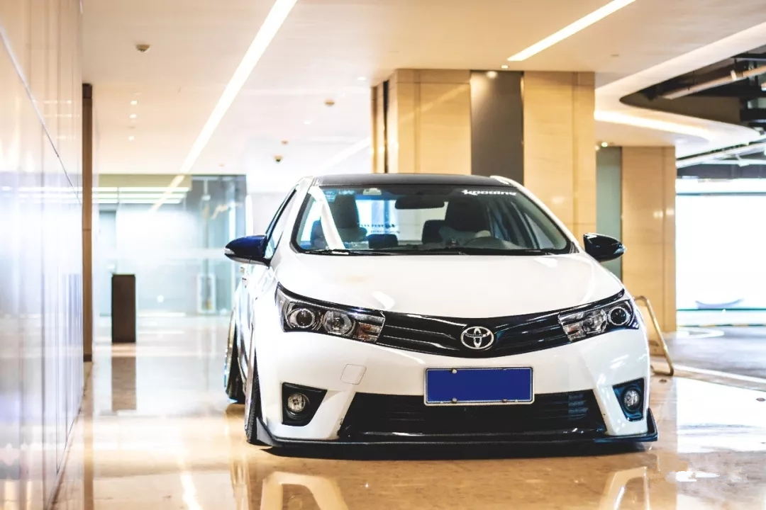 买菜用的丰田卡罗拉玩改装,气动上身后也能展示迷人姿态!