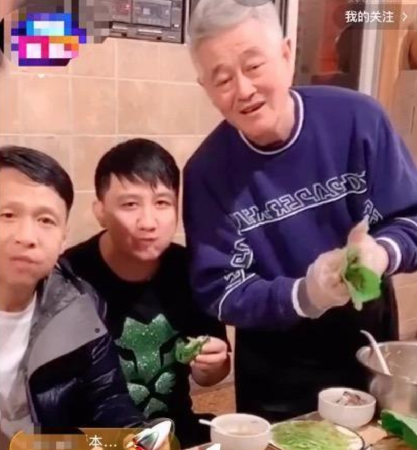 《卖拐》被砍4分钟见证兄弟情，潘长江却说与赵本山合作很可怕？