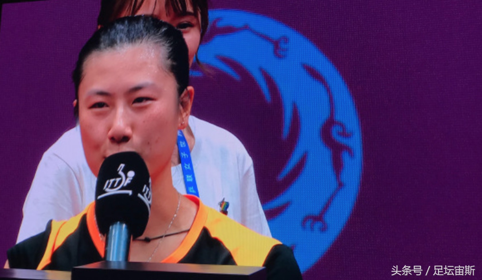 丁宁世界杯夺冠颁奖（丁宁造世界杯夺冠神纪录！3次参赛全夺冠 国乒一姐泪洒现场谢球迷）