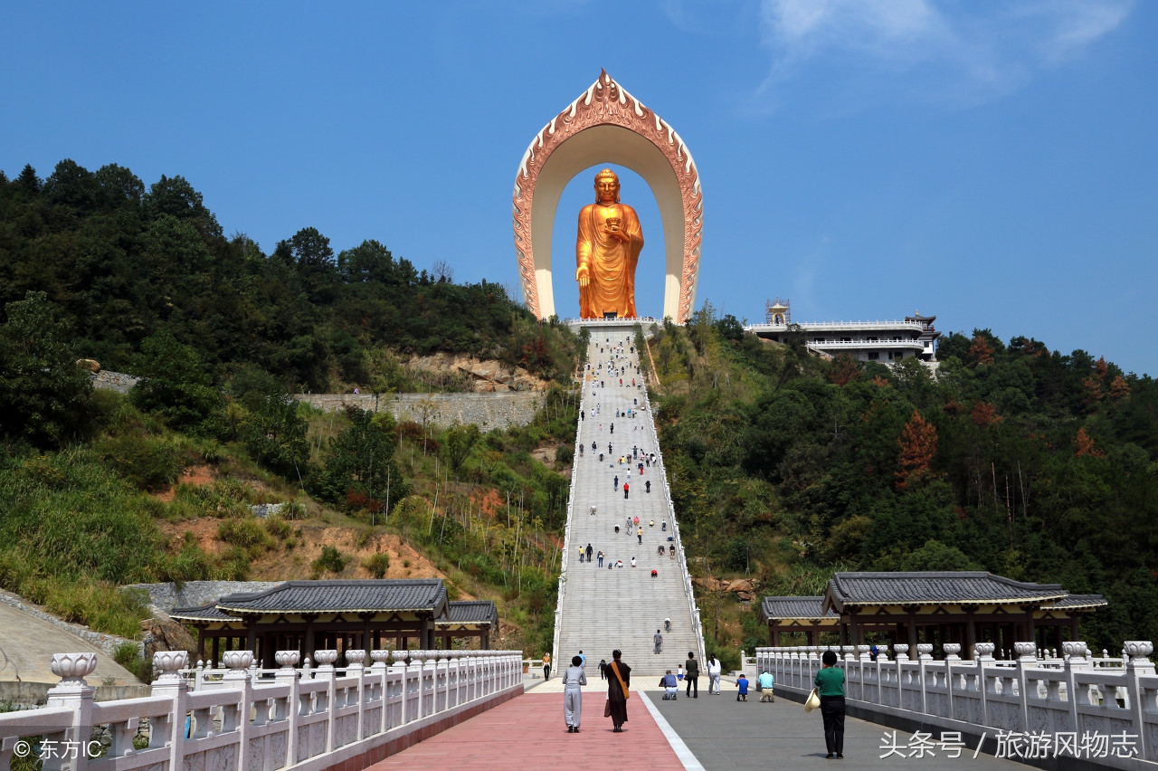 江西庐山还有一尊大佛,外观上金碧辉煌,你去过吗