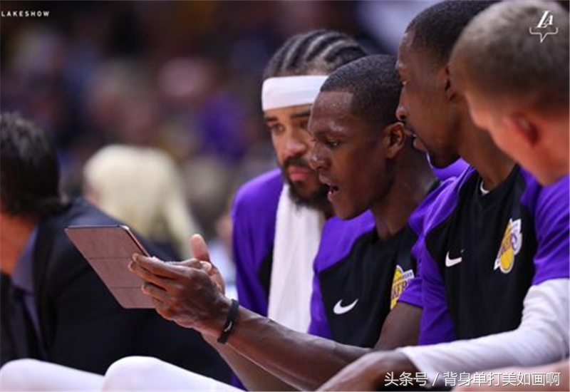 nba球员罚球后为什么拍手(厉害！热情求击掌其实暗藏讽意 隆多湖人首秀3细节无愧“老江湖”)