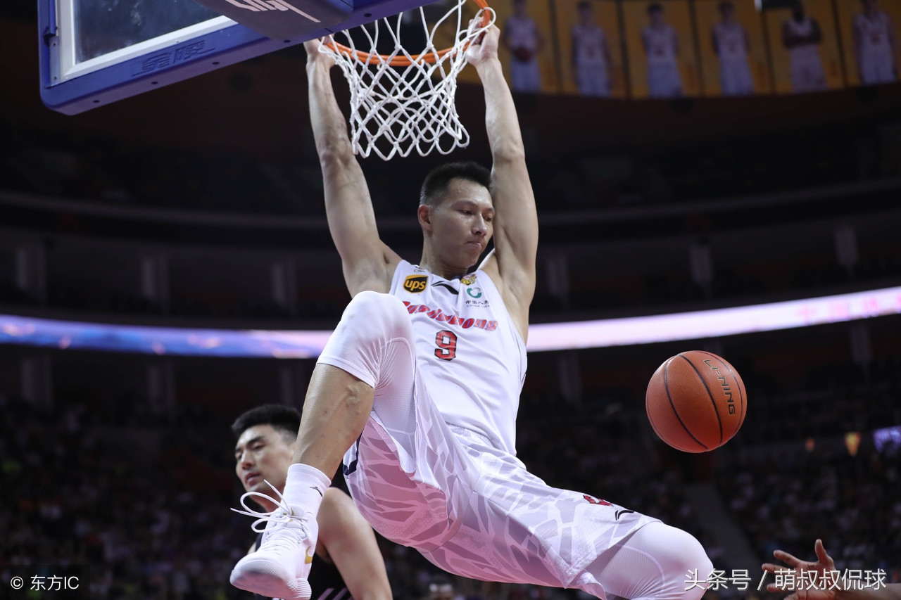 易建联和哈达迪打架(怒推哈达迪，KO加内特！从CBA到NBA到国际赛场，易建联从来不怂！)