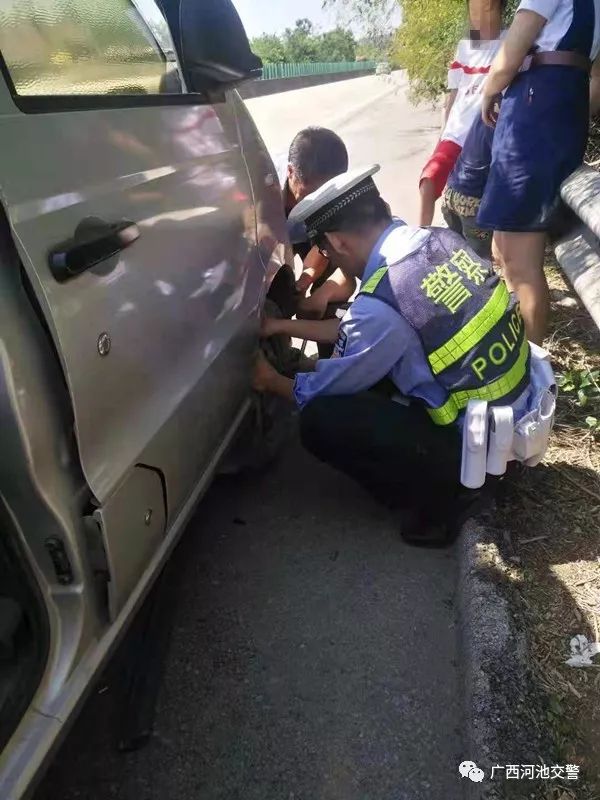 男子称看到警察很有安全感，全因交警露了一手绝活……