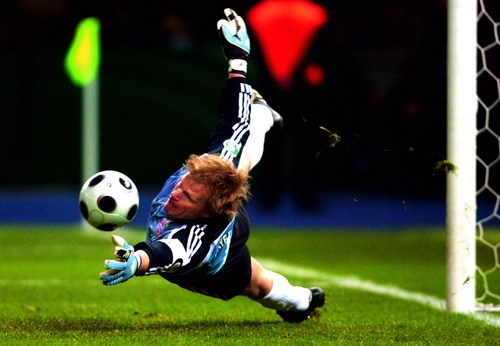 2002年世界杯德国门将卡恩（世界级门将-奥利弗·卡恩个人信息简介及社会评价）
