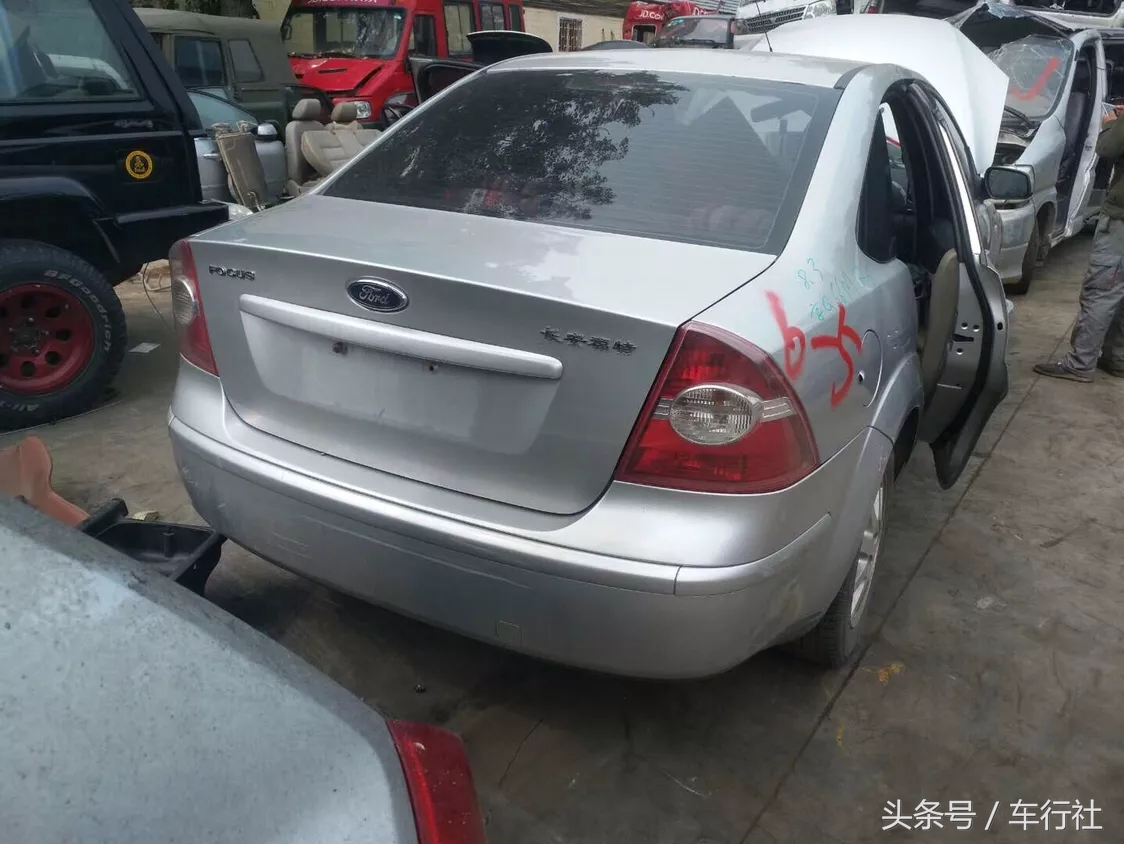 汽配人的一天（128）简简单单拆台车，老一代福特福克斯