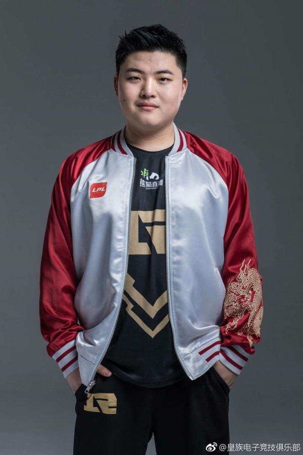 uzi:我曾踏入山巅,也曾坠落低谷,二者都让我受益良多