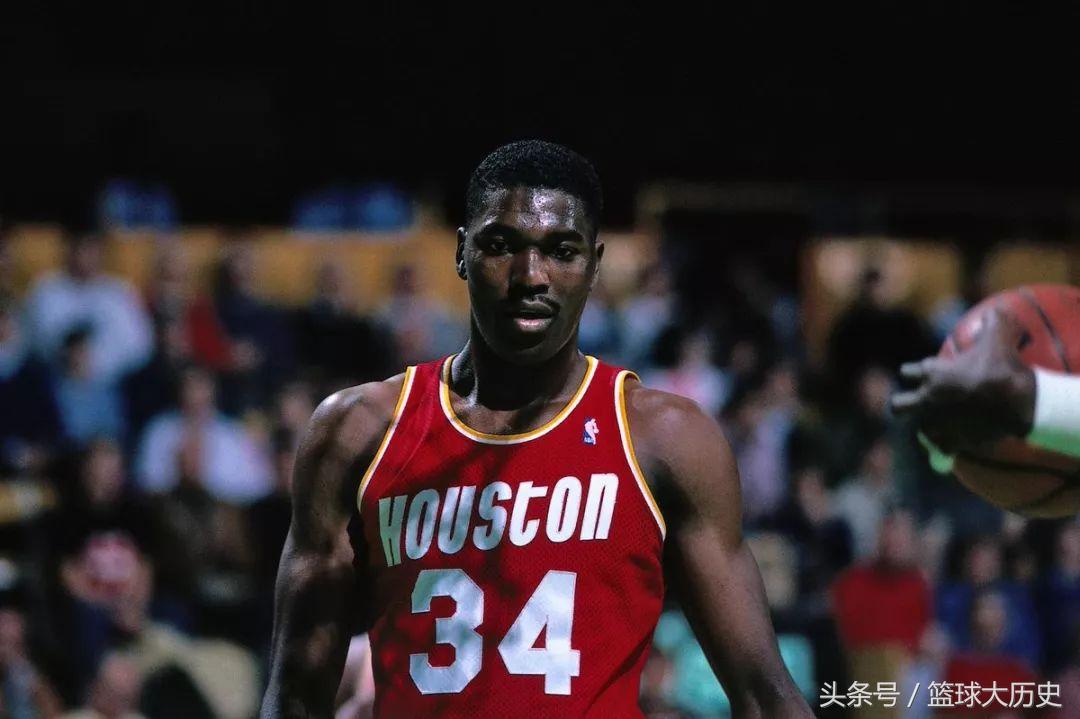 1984年nba选秀有哪些球星(无解的阵容？1984年选秀首发阵容是怎样的存在！)