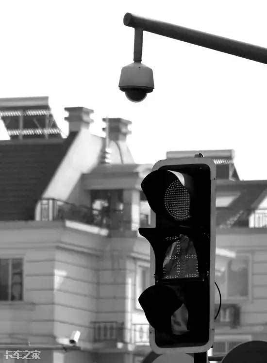 前方有违法拍照：认识电子警察的基本特征