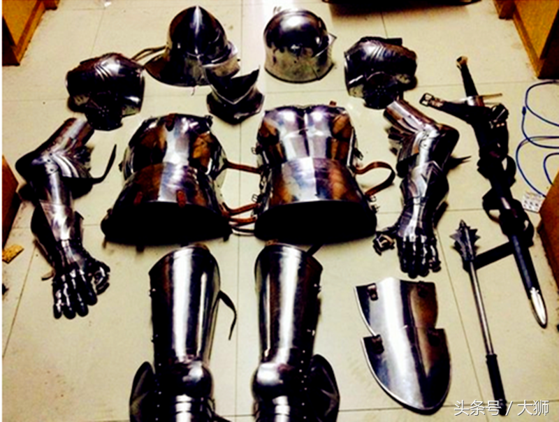 西方板甲(15世纪欧洲最精良的铠甲-板甲，拥有极佳的防护，以及致命的缺陷)