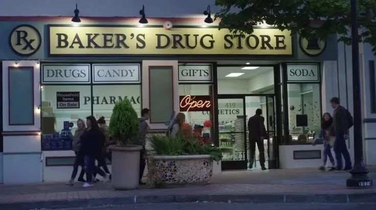 「和老外说英语」drug是毒品，但是美国的drug store才不是卖毒品