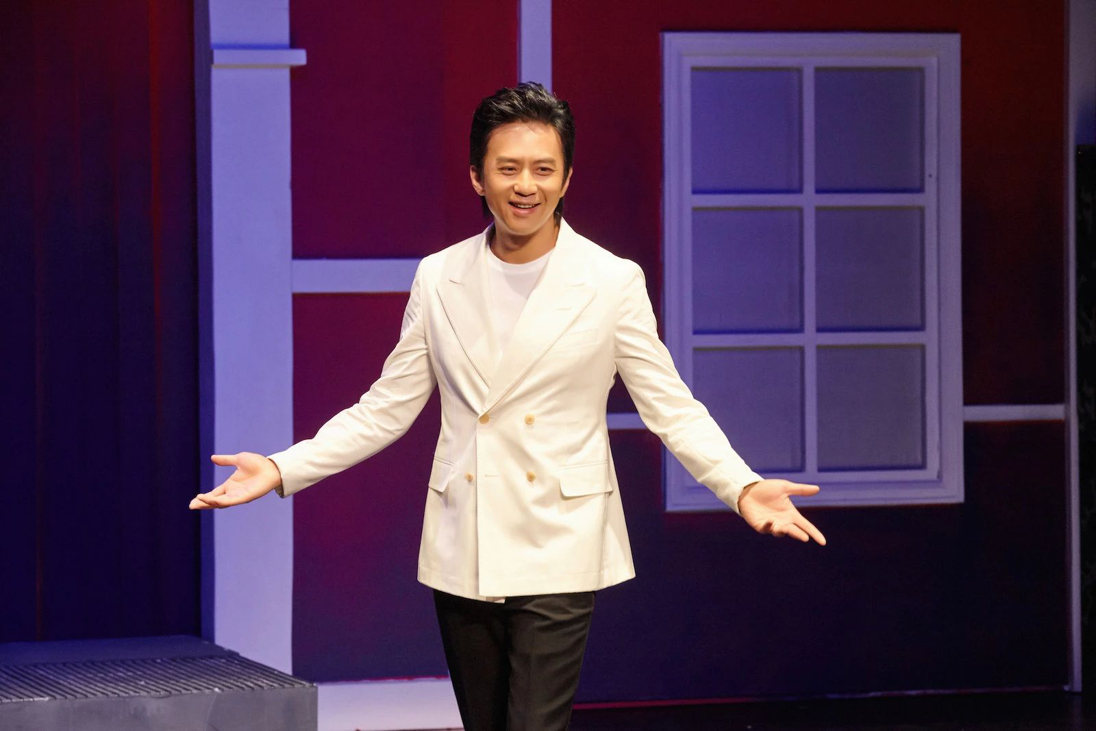 邓超一人分饰两角，被导演“折磨”狂瘦40斤，被评是演苦逼的命！