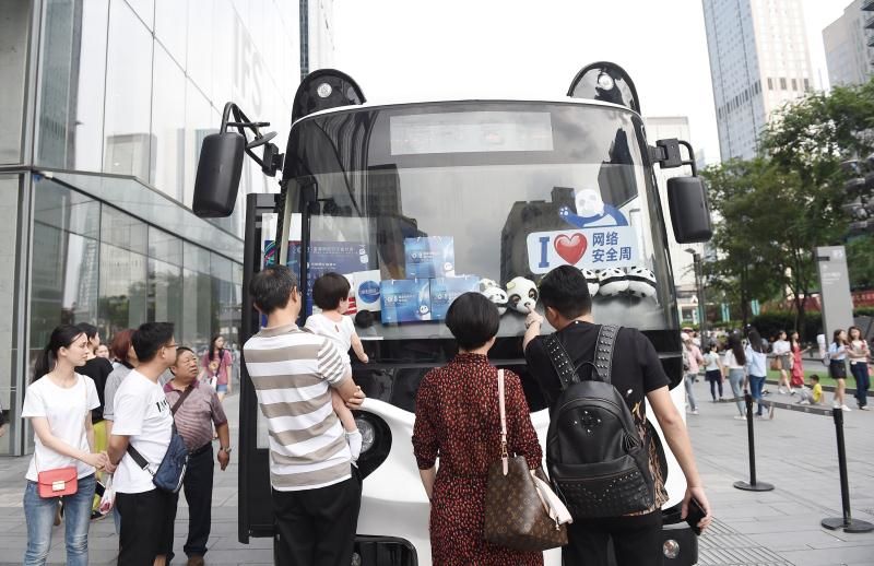 爱上成都的第一站,成都旅游熊猫巴士(约会熊猫攻略)