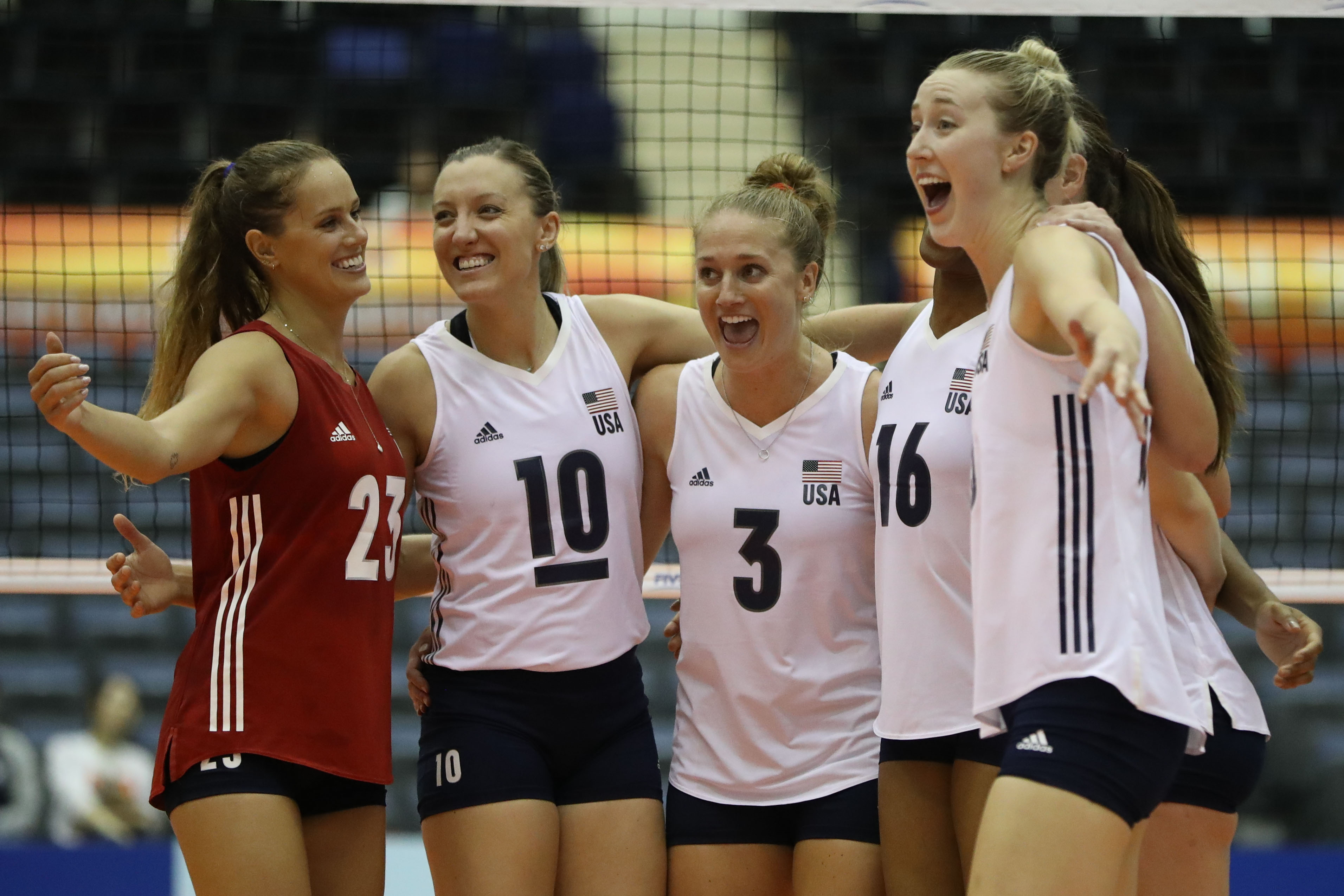 女排世界杯美国对俄罗斯直播(女排世锦赛硝烟再起:中国队今晚迎战美国