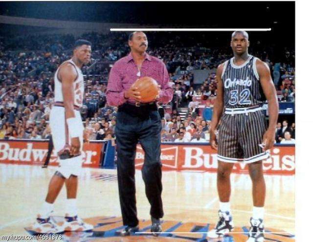 nba为什么却缺中锋（NBA历史上1到4号位都有历史第一人，为什么中锋位置迟迟选不出？）