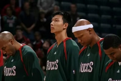 易建联nba打过哪些球队（阿联效力NBA5个赛季赚了多少钱？奇才达到巅峰，独行侠不足百万！）