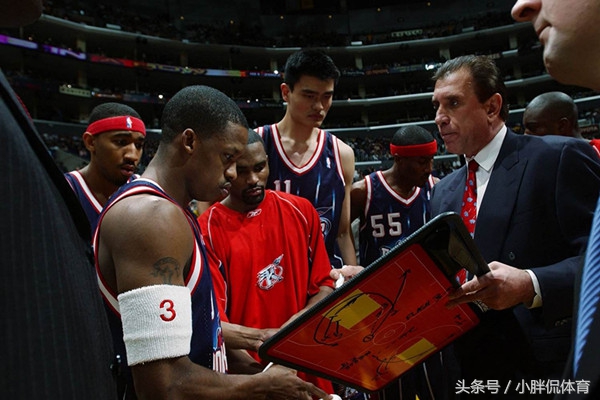 nba哪些明星是色盲(从姚明被辱到雷迪克事件，争议不断！亚裔球员联盟生存何其艰难！)